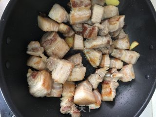冰糖五花肉的做法步骤：2