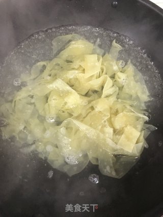 酸汤面皮的做法步骤：6
