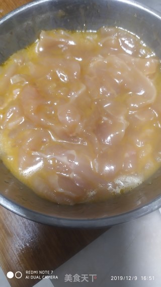 鸡胸肉炒佛手瓜的做法步骤：3