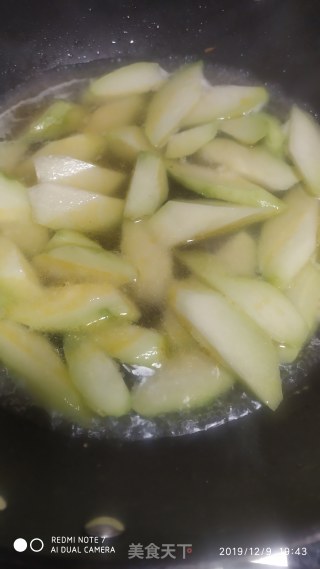 鸡胸肉炒佛手瓜的做法步骤：4