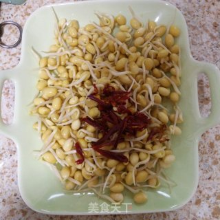 干煸黄豆芽的做法步骤：1