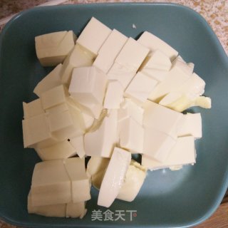 老干妈烧嫩豆腐的做法步骤：1