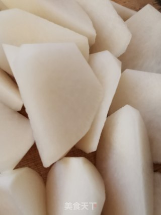白萝卜羊肉炖汤的做法步骤：3