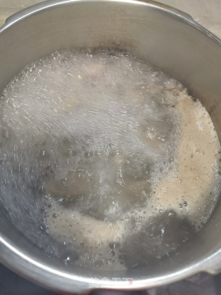 白萝卜羊肉炖汤的做法步骤：6