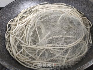 酸汤面的做法步骤：7