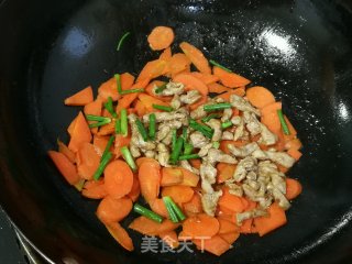 胡萝卜炒肉的做法步骤：7
