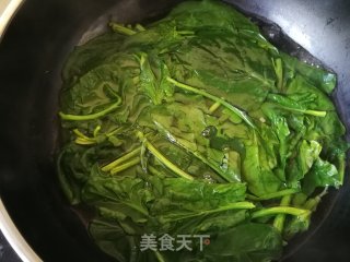 虫草花炒菠菜的做法步骤：3