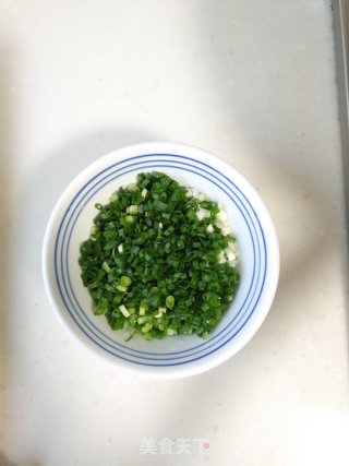 快手葱油拌面的做法步骤：1