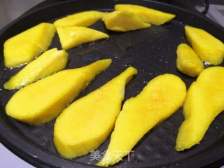 香煎玉米粑粑的做法步骤：5