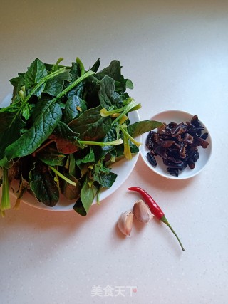 凉拌菠菜（韩国人的最爱）的做法步骤：1