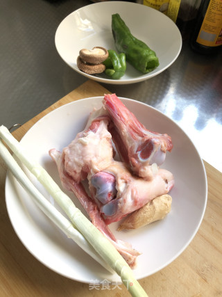 这是骨头汤的做法步骤：1
