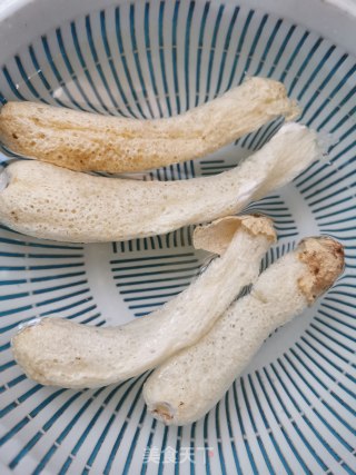 竹荪炖走地鸡的做法步骤：2