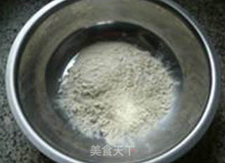 鸡棕菌鸡毛菜炒面疙瘩的做法步骤：2