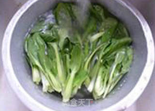 鸡棕菌鸡毛菜炒面疙瘩的做法步骤：4