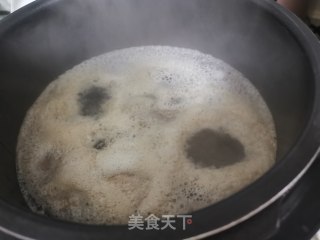 排骨莲藕清汤的做法步骤：2