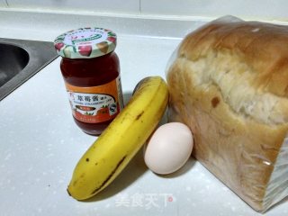 吐司香蕉卷的做法步骤：1