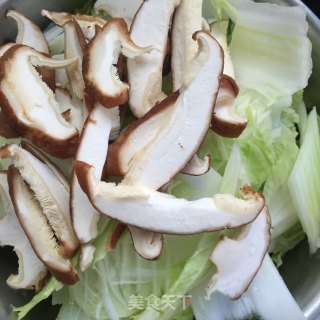 番茄香菇炒白菜的做法步骤：4