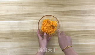 金沙虾仁玉子豆腐的做法步骤：3