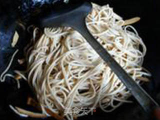 韭菜瘦肉丝香干炒面的做法步骤：9