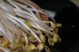三鲜砂锅米线的做法步骤：3