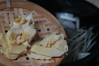 三鲜砂锅米线的做法步骤：5