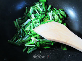 大蒜炒鸭血的做法步骤：3