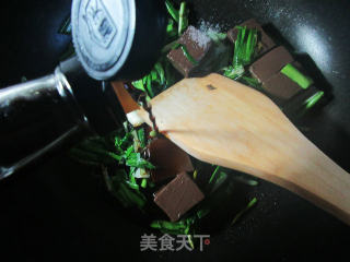 大蒜炒鸭血的做法步骤：6