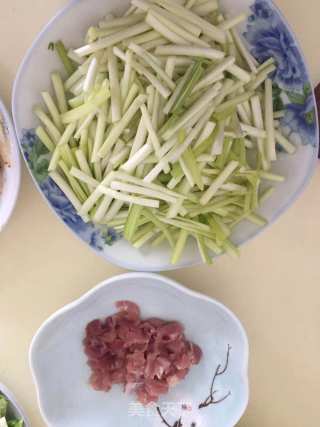 韭黄炒肉的做法步骤：1