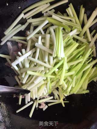 韭黄炒肉的做法步骤：3