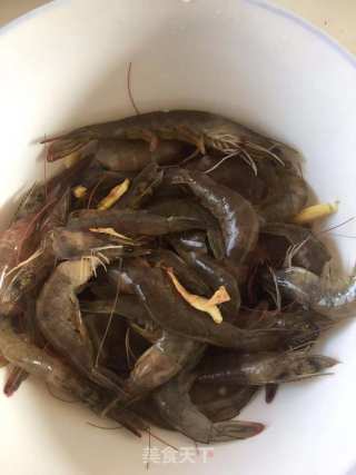 红烧基围虾的做法步骤：1