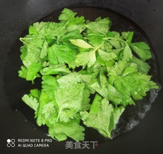芹菜叶蛋饼的做法步骤：1