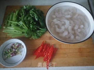 芹菜炒虾仁的做法步骤：2