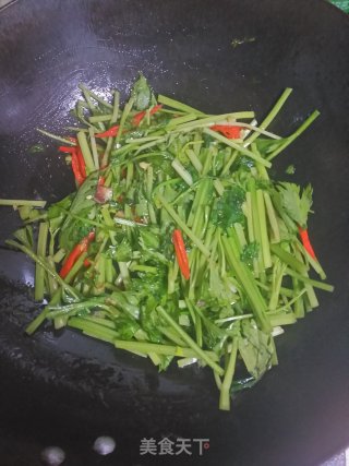 芹菜炒虾仁的做法步骤：6