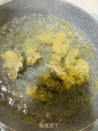 酥肉莴笋叶汤的做法步骤：2