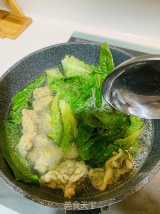 酥肉莴笋叶汤的做法步骤：3