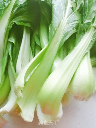 青菜梗煨荷包蛋的做法步骤：1