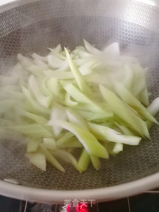 青菜梗煨荷包蛋的做法步骤：6