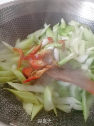 青菜梗煨荷包蛋的做法步骤：7