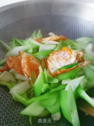 青菜梗煨荷包蛋的做法步骤：8