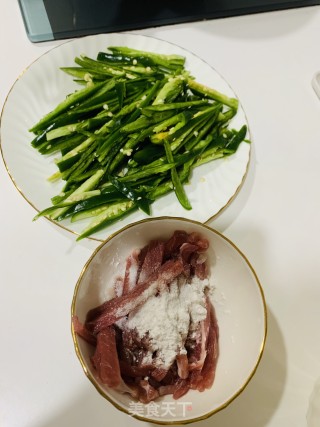 青椒肉丝的做法步骤：1