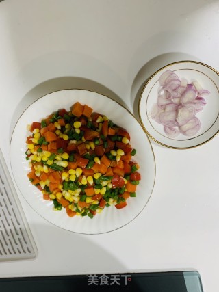 玉米豇豆胡萝卜丁的做法步骤：2