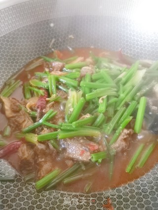 芹菜梗爆炒熟牛腩的做法步骤：8