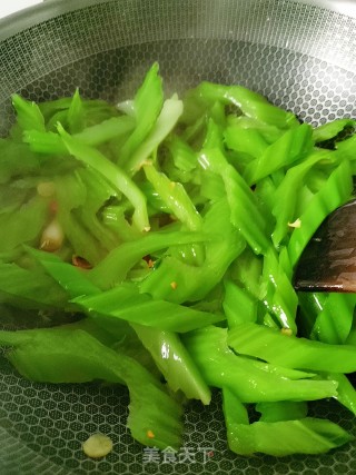 素炒芥菜梗的做法步骤：8