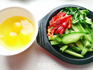 黄瓜炒鸡蛋的做法步骤：2