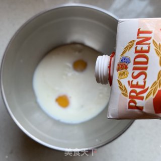 酥得掉渣的奶香蛋挞的做法步骤：2