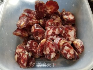 腊肠炒菜果的做法步骤：3