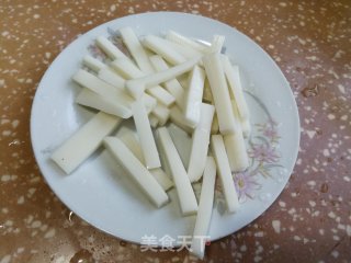 番茄鸡蛋年糕汤的做法步骤：2