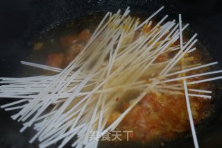 西红柿鸡蛋酥肉面的做法步骤：7