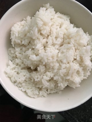 酸豆角肉末鸡蛋炒饭的做法步骤：1