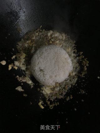 酸豆角肉末鸡蛋炒饭的做法步骤：6